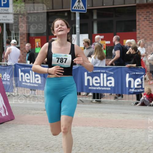 10.05.2026 - 8. Wedeler Halbmarathon Yannick Fuchs http://msf.ph/oto/9732990 10.05.2026 11:47:55 Ziel 787 meine-sportfotos.de