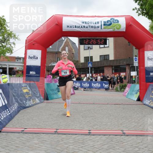 10.05.2026 - 8. Wedeler Halbmarathon Yannick Fuchs http://msf.ph/oto/9732991 10.05.2026 12:26:50 Ziel 10 meine-sportfotos.de
