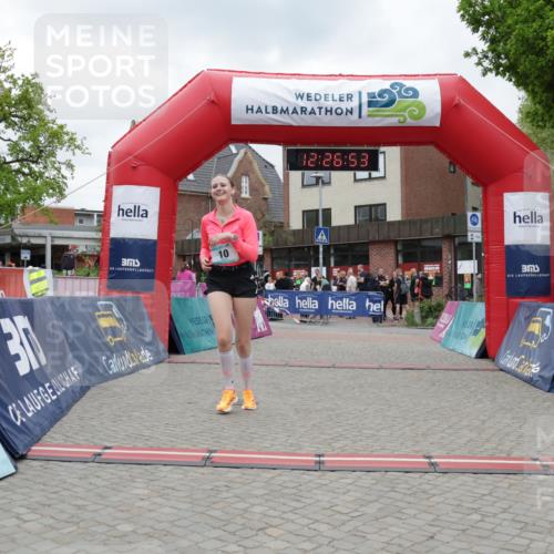 10.05.2026 - 8. Wedeler Halbmarathon Yannick Fuchs http://msf.ph/oto/9732993 10.05.2026 12:26:51 Ziel 10 meine-sportfotos.de