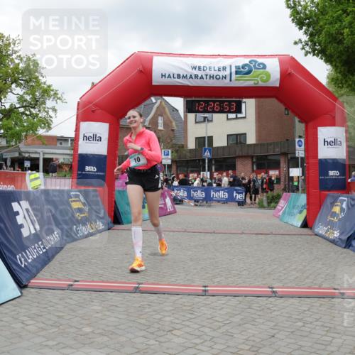 10.05.2026 - 8. Wedeler Halbmarathon Yannick Fuchs http://msf.ph/oto/9732995 10.05.2026 12:26:51 Ziel 10 meine-sportfotos.de