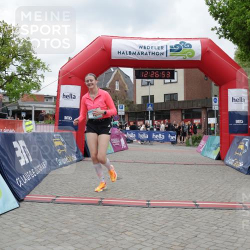 10.05.2026 - 8. Wedeler Halbmarathon Yannick Fuchs http://msf.ph/oto/9732997 10.05.2026 12:26:51 Ziel 10 meine-sportfotos.de
