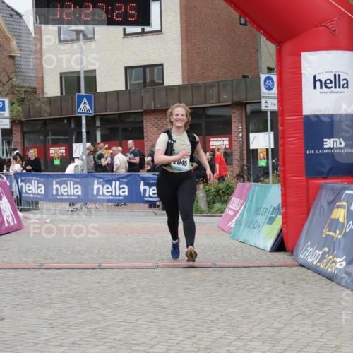 10.05.2026 - 8. Wedeler Halbmarathon Yannick Fuchs http://msf.ph/oto/9733016 10.05.2026 12:27:23 Ziel 2045 meine-sportfotos.de