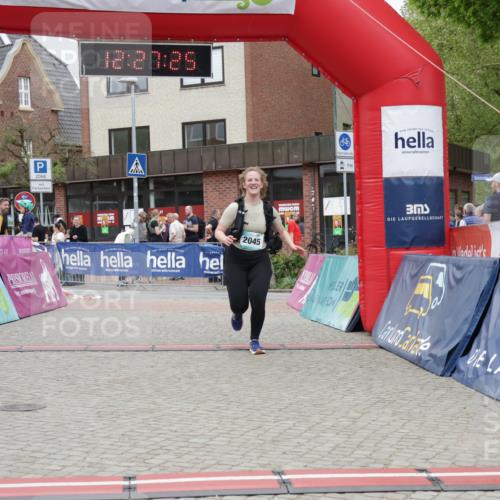 10.05.2026 - 8. Wedeler Halbmarathon Yannick Fuchs http://msf.ph/oto/9733018 10.05.2026 12:27:23 Ziel 2045 meine-sportfotos.de