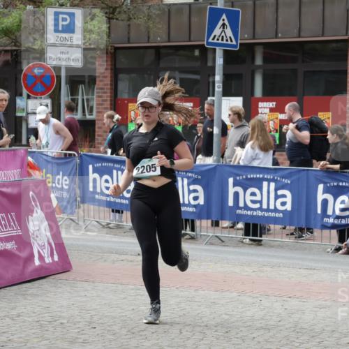 10.05.2026 - 8. Wedeler Halbmarathon Yannick Fuchs http://msf.ph/oto/9733019 10.05.2026 11:48:05 Ziel 2205 meine-sportfotos.de
