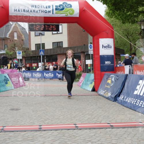 10.05.2026 - 8. Wedeler Halbmarathon Yannick Fuchs http://msf.ph/oto/9733020 10.05.2026 12:27:23 Ziel 2045 meine-sportfotos.de