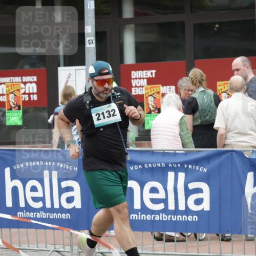 10.05.2026 - 8. Wedeler Halbmarathon Yannick Fuchs http://msf.ph/oto/9733043 10.05.2026 12:27:52 Ziel 2132 meine-sportfotos.de