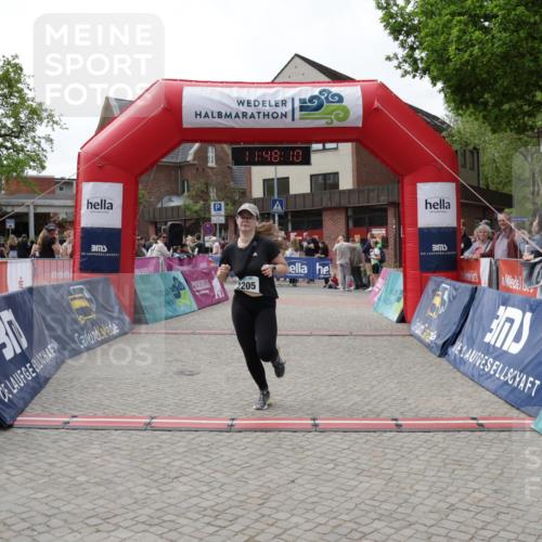 10.05.2026 - 8. Wedeler Halbmarathon Yannick Fuchs http://msf.ph/oto/9733044 10.05.2026 11:48:08 Ziel 2205 meine-sportfotos.de