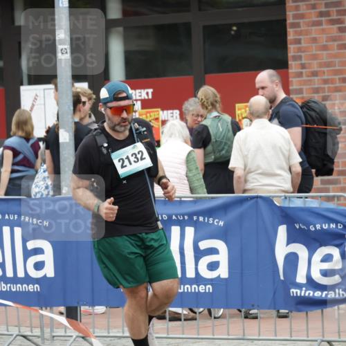 10.05.2026 - 8. Wedeler Halbmarathon Yannick Fuchs http://msf.ph/oto/9733045 10.05.2026 12:27:52 Ziel 2132 meine-sportfotos.de