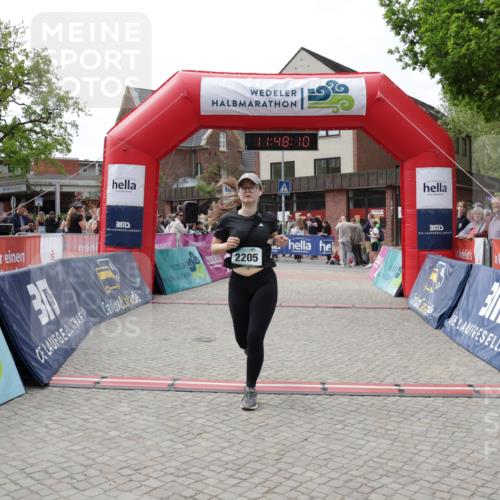10.05.2026 - 8. Wedeler Halbmarathon Yannick Fuchs http://msf.ph/oto/9733049 10.05.2026 11:48:08 Ziel 2205 meine-sportfotos.de