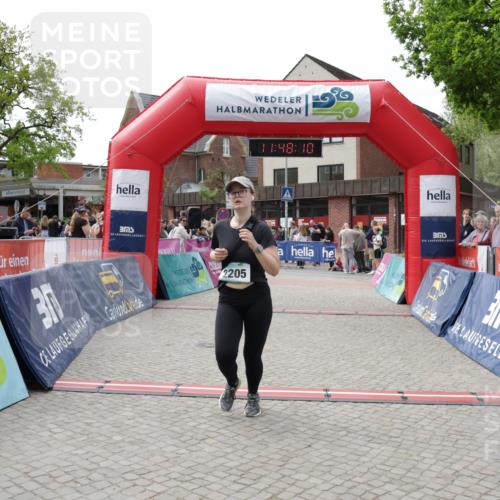 10.05.2026 - 8. Wedeler Halbmarathon Yannick Fuchs http://msf.ph/oto/9733050 10.05.2026 11:48:08 Ziel 2205 meine-sportfotos.de