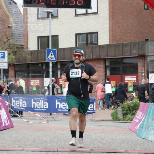 10.05.2026 - 8. Wedeler Halbmarathon Yannick Fuchs http://msf.ph/oto/9733063 10.05.2026 12:27:56 Ziel 2132 meine-sportfotos.de
