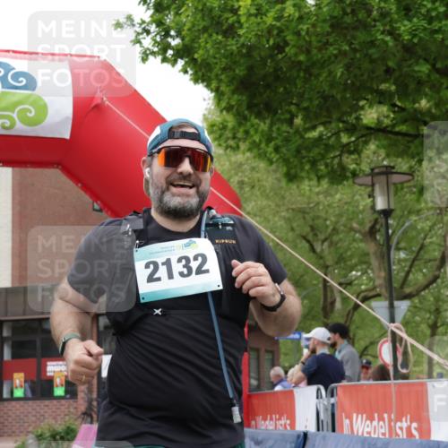 10.05.2026 - 8. Wedeler Halbmarathon Yannick Fuchs http://msf.ph/oto/9733076 10.05.2026 12:27:58 Ziel 2132 meine-sportfotos.de