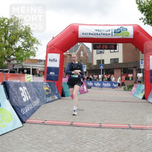 10.05.2026 - 8. Wedeler Halbmarathon Yannick Fuchs http://msf.ph/oto/9733102 10.05.2026 12:28:13 Ziel 101 meine-sportfotos.de