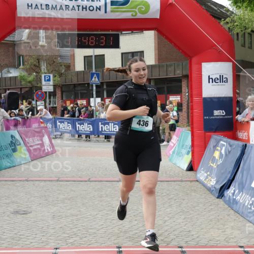 10.05.2026 - 8. Wedeler Halbmarathon Yannick Fuchs http://msf.ph/oto/9733120 10.05.2026 11:48:30 Ziel 436, 757, 758 meine-sportfotos.de