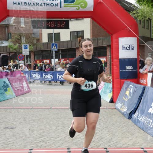 10.05.2026 - 8. Wedeler Halbmarathon Yannick Fuchs http://msf.ph/oto/9733122 10.05.2026 11:48:30 Ziel 436, 757, 758 meine-sportfotos.de