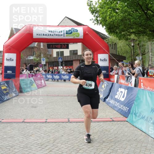 10.05.2026 - 8. Wedeler Halbmarathon Yannick Fuchs http://msf.ph/oto/9733126 10.05.2026 11:48:30 Ziel 436, 757, 758 meine-sportfotos.de