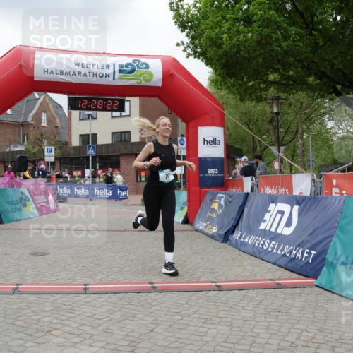 10.05.2026 - 8. Wedeler Halbmarathon Yannick Fuchs http://msf.ph/oto/9733127 10.05.2026 12:28:20 Ziel 70 meine-sportfotos.de