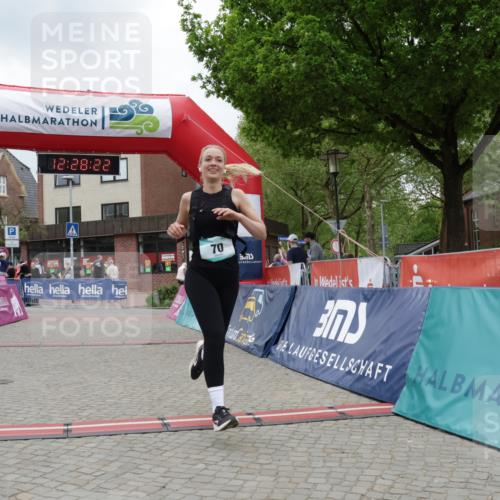 10.05.2026 - 8. Wedeler Halbmarathon Yannick Fuchs http://msf.ph/oto/9733130 10.05.2026 12:28:20 Ziel 70 meine-sportfotos.de