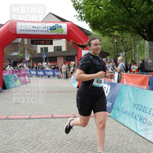 10.05.2026 - 8. Wedeler Halbmarathon Yannick Fuchs http://msf.ph/oto/9733131 10.05.2026 11:48:30 Ziel 436, 757, 758 meine-sportfotos.de
