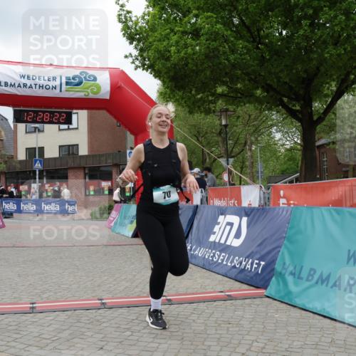 10.05.2026 - 8. Wedeler Halbmarathon Yannick Fuchs http://msf.ph/oto/9733132 10.05.2026 12:28:20 Ziel 70 meine-sportfotos.de