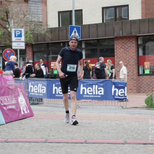 10.05.2026 - 8. Wedeler Halbmarathon Yannick Fuchs http://msf.ph/oto/9733134 10.05.2026 12:28:27 Ziel 210, 578 meine-sportfotos.de