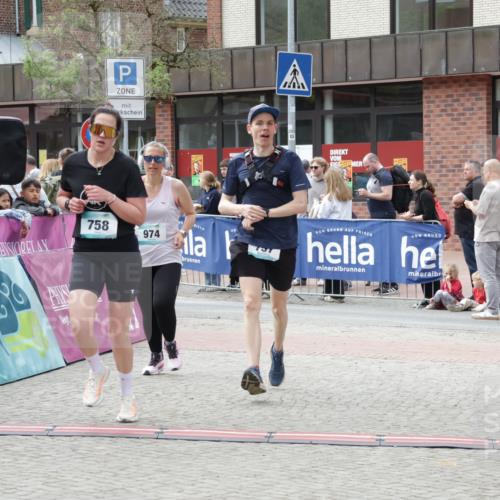 10.05.2026 - 8. Wedeler Halbmarathon Yannick Fuchs http://msf.ph/oto/9733139 10.05.2026 11:48:34 Ziel 413, 436, 757, 758, 974 meine-sportfotos.de