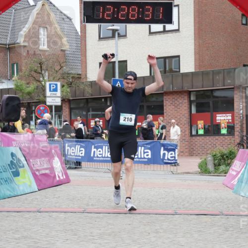 10.05.2026 - 8. Wedeler Halbmarathon Yannick Fuchs http://msf.ph/oto/9733141 10.05.2026 12:28:29 Ziel 206, 210, 578 meine-sportfotos.de
