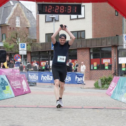 10.05.2026 - 8. Wedeler Halbmarathon Yannick Fuchs http://msf.ph/oto/9733145 10.05.2026 12:28:29 Ziel 206, 210, 578 meine-sportfotos.de