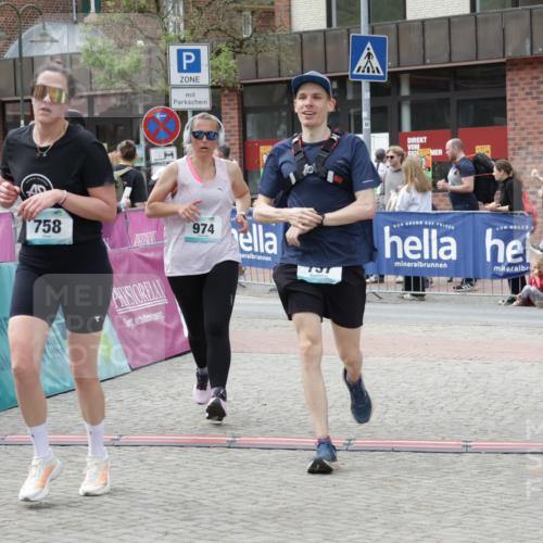 10.05.2026 - 8. Wedeler Halbmarathon Yannick Fuchs http://msf.ph/oto/9733147 10.05.2026 11:48:35 Ziel 413, 757, 758, 974 meine-sportfotos.de