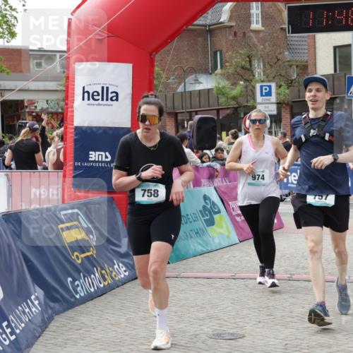 10.05.2026 - 8. Wedeler Halbmarathon Yannick Fuchs http://msf.ph/oto/9733148 10.05.2026 11:48:35 Ziel 413, 757, 758, 974 meine-sportfotos.de