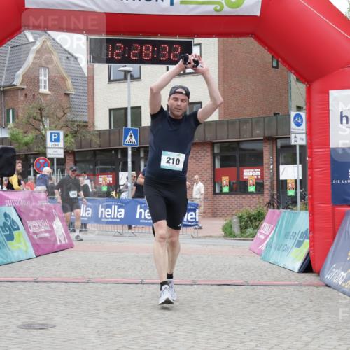 10.05.2026 - 8. Wedeler Halbmarathon Yannick Fuchs http://msf.ph/oto/9733150 10.05.2026 12:28:30 Ziel 206, 210, 578 meine-sportfotos.de