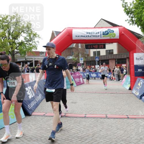 10.05.2026 - 8. Wedeler Halbmarathon Yannick Fuchs http://msf.ph/oto/9733159 10.05.2026 11:48:37 Ziel 413, 757, 758, 916, 974 meine-sportfotos.de