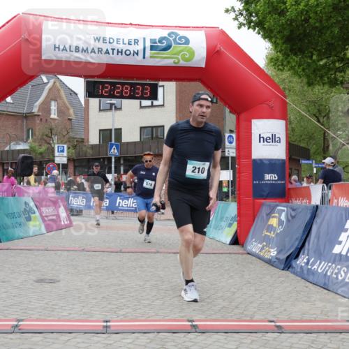 10.05.2026 - 8. Wedeler Halbmarathon Yannick Fuchs http://msf.ph/oto/9733162 10.05.2026 12:28:31 Ziel 206, 210, 578 meine-sportfotos.de