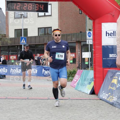 10.05.2026 - 8. Wedeler Halbmarathon Yannick Fuchs http://msf.ph/oto/9733168 10.05.2026 12:28:32 Ziel 206, 210, 578 meine-sportfotos.de
