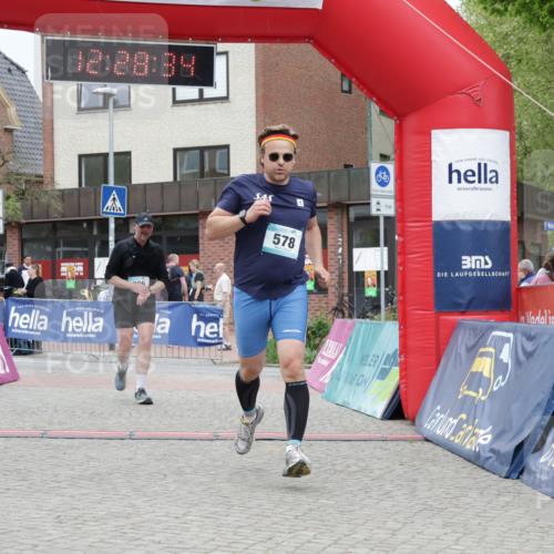 10.05.2026 - 8. Wedeler Halbmarathon Yannick Fuchs http://msf.ph/oto/9733169 10.05.2026 12:28:32 Ziel 206, 210, 578 meine-sportfotos.de