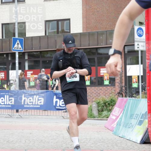 10.05.2026 - 8. Wedeler Halbmarathon Yannick Fuchs http://msf.ph/oto/9733176 10.05.2026 12:28:33 Ziel 206, 210, 578 meine-sportfotos.de