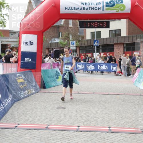 10.05.2026 - 8. Wedeler Halbmarathon Yannick Fuchs http://msf.ph/oto/9733179 10.05.2026 11:48:41 Ziel 413, 916, 974 meine-sportfotos.de