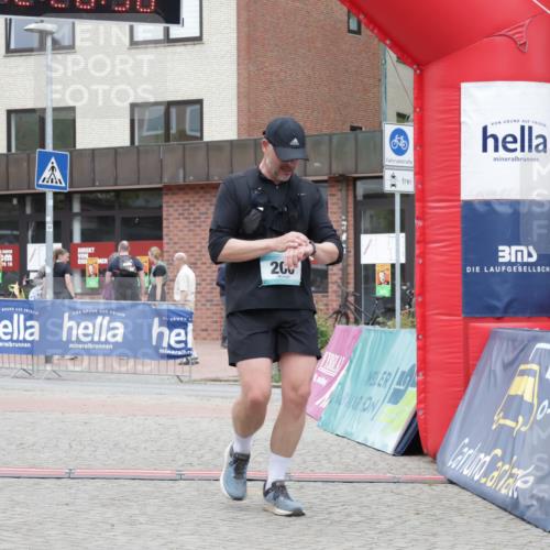 10.05.2026 - 8. Wedeler Halbmarathon Yannick Fuchs http://msf.ph/oto/9733182 10.05.2026 12:28:34 Ziel 206, 210, 578 meine-sportfotos.de