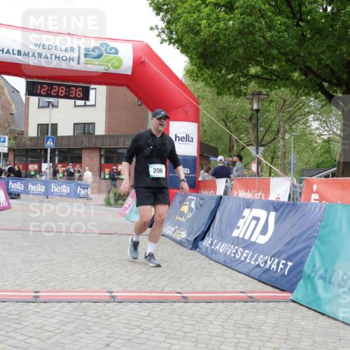 10.05.2026 - 8. Wedeler Halbmarathon Yannick Fuchs http://msf.ph/oto/9733191 10.05.2026 12:28:35 Ziel 206, 210, 578 meine-sportfotos.de