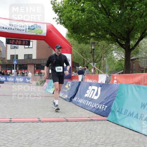 10.05.2026 - 8. Wedeler Halbmarathon Yannick Fuchs http://msf.ph/oto/9733194 10.05.2026 12:28:35 Ziel 206, 210, 578 meine-sportfotos.de