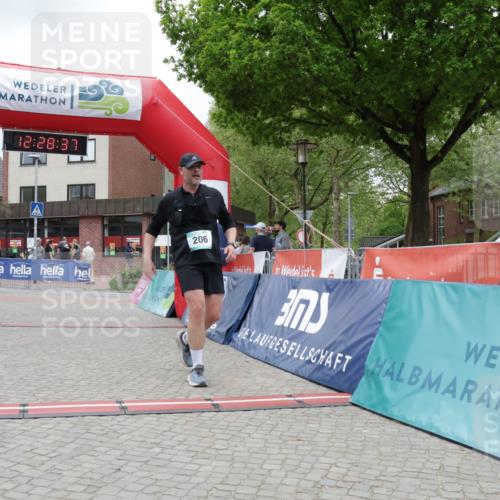 10.05.2026 - 8. Wedeler Halbmarathon Yannick Fuchs http://msf.ph/oto/9733196 10.05.2026 12:28:35 Ziel 206, 210, 578 meine-sportfotos.de