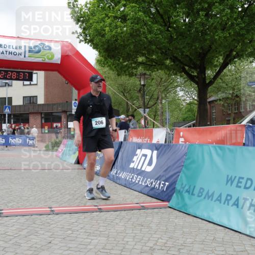 10.05.2026 - 8. Wedeler Halbmarathon Yannick Fuchs http://msf.ph/oto/9733198 10.05.2026 12:28:35 Ziel 206, 210, 578 meine-sportfotos.de