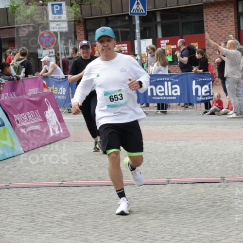 10.05.2026 - 8. Wedeler Halbmarathon Yannick Fuchs http://msf.ph/oto/9733199 10.05.2026 11:48:46 Ziel 496, 653, 916 meine-sportfotos.de