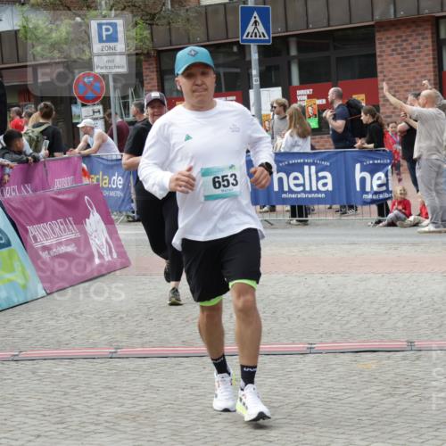 10.05.2026 - 8. Wedeler Halbmarathon Yannick Fuchs http://msf.ph/oto/9733201 10.05.2026 11:48:46 Ziel 496, 653, 916 meine-sportfotos.de