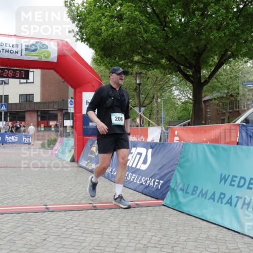 10.05.2026 - 8. Wedeler Halbmarathon Yannick Fuchs http://msf.ph/oto/9733202 10.05.2026 12:28:35 Ziel 206, 210, 578 meine-sportfotos.de