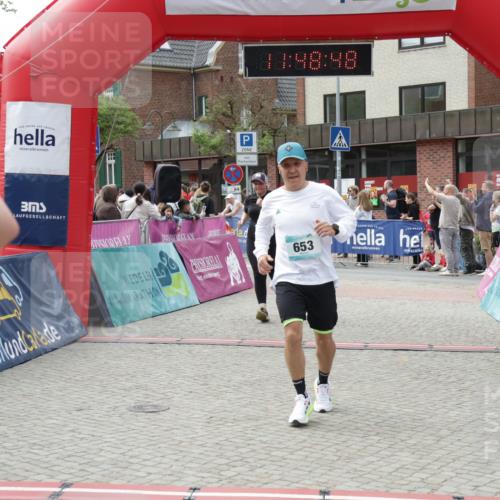 10.05.2026 - 8. Wedeler Halbmarathon Yannick Fuchs http://msf.ph/oto/9733205 10.05.2026 11:48:47 Ziel 496, 653, 743 meine-sportfotos.de