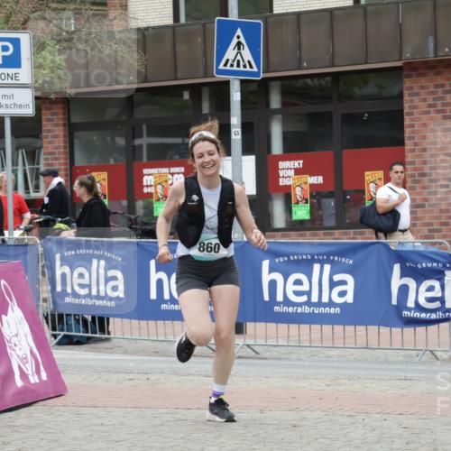 10.05.2026 - 8. Wedeler Halbmarathon Yannick Fuchs http://msf.ph/oto/9733206 10.05.2026 12:28:45 Ziel 860 meine-sportfotos.de