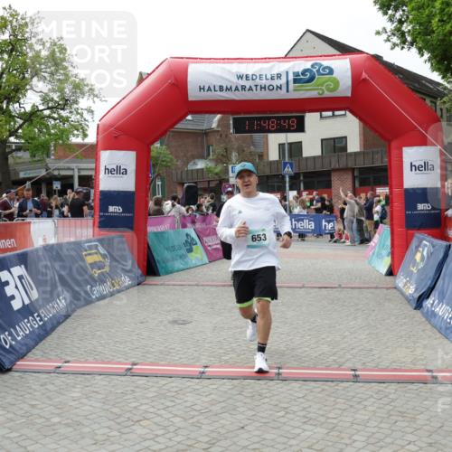 10.05.2026 - 8. Wedeler Halbmarathon Yannick Fuchs http://msf.ph/oto/9733210 10.05.2026 11:48:47 Ziel 496, 653, 743 meine-sportfotos.de
