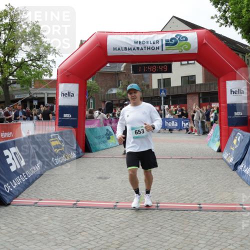 10.05.2026 - 8. Wedeler Halbmarathon Yannick Fuchs http://msf.ph/oto/9733212 10.05.2026 11:48:47 Ziel 496, 653, 743 meine-sportfotos.de