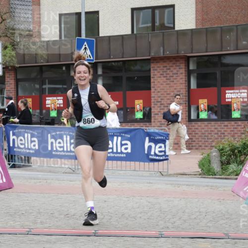 10.05.2026 - 8. Wedeler Halbmarathon Yannick Fuchs http://msf.ph/oto/9733213 10.05.2026 12:28:46 Ziel 860 meine-sportfotos.de